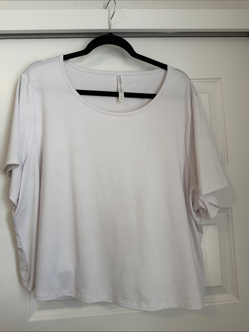 Fabletics White Scoop Neck Short Sleeve Tee